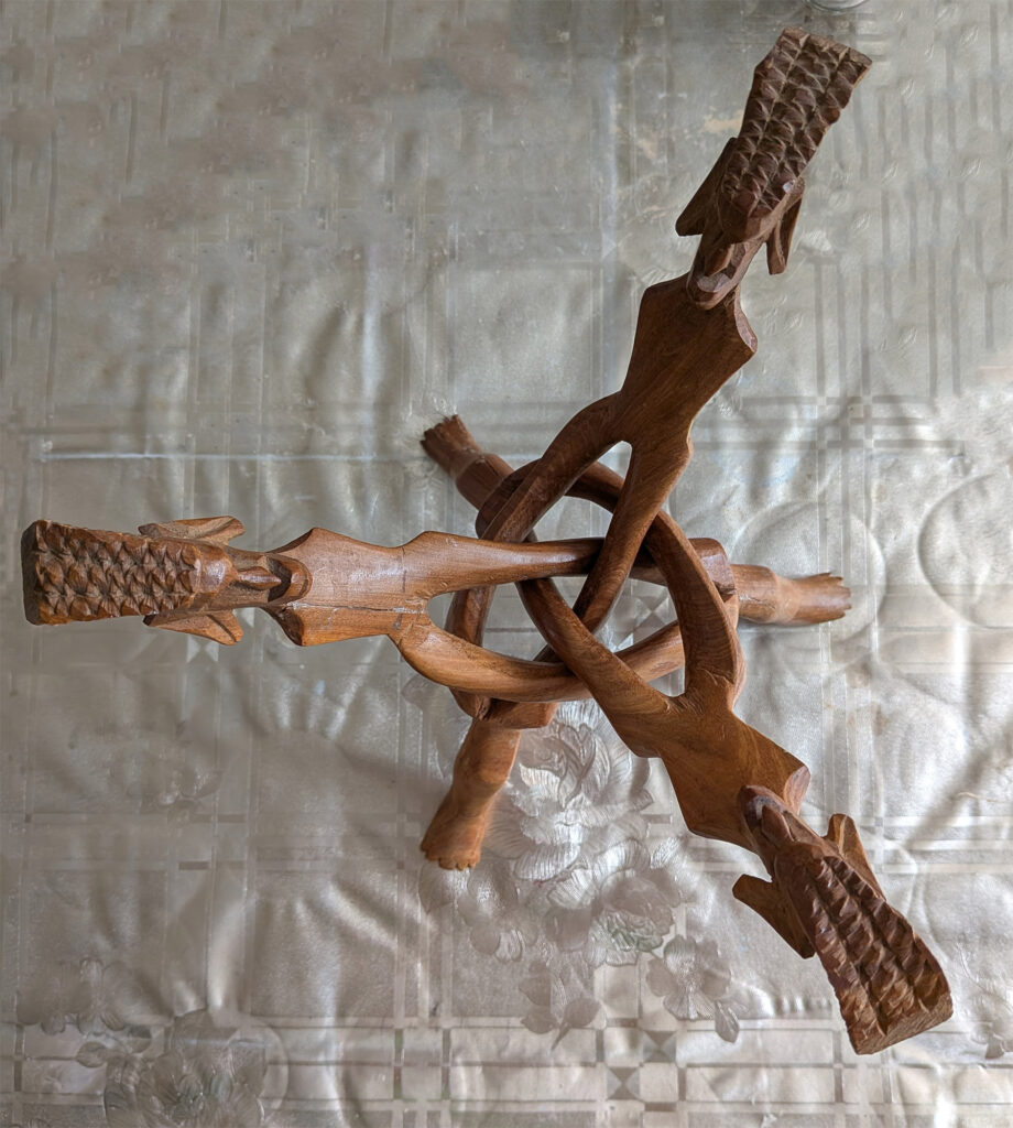 Dekorativer Vintage-Holzständer für leichte Schalen oder Dekokugeln bis ca. 13 cm Durchmesser