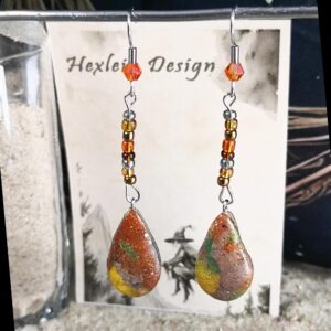 Handgemachte Tropfenohrringe, warme Herbstfarben · Leicht, nickelfrei · Naturinspirierter Schmuck von Hexlein Design · Kollektion Erdenklang – Bild 3