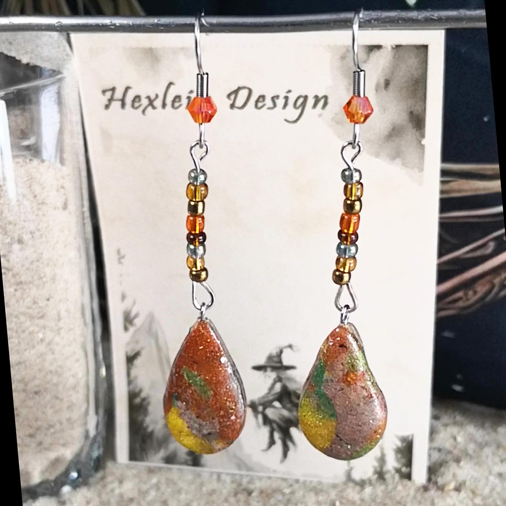 Handgemachte Tropfenohrringe, warme Herbstfarben · Leicht, nickelfrei · Naturinspirierter Schmuck von Hexlein Design · Kollektion Erdenklang – Bild 3