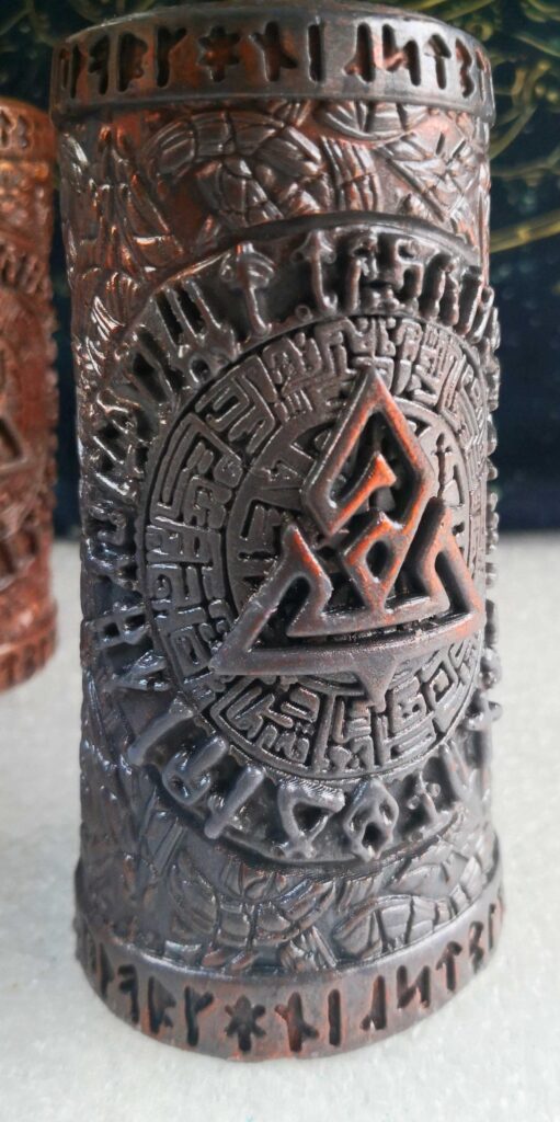 🕯️Runenkerze | Handgegossene Ritualkerze für Schutz, Intuition & Übergang