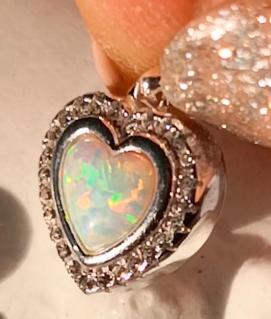 Herzanhänger mit Opal & Zirkonia, 925er Silber | Symbol für Liebe, Licht und Verbundenheit
