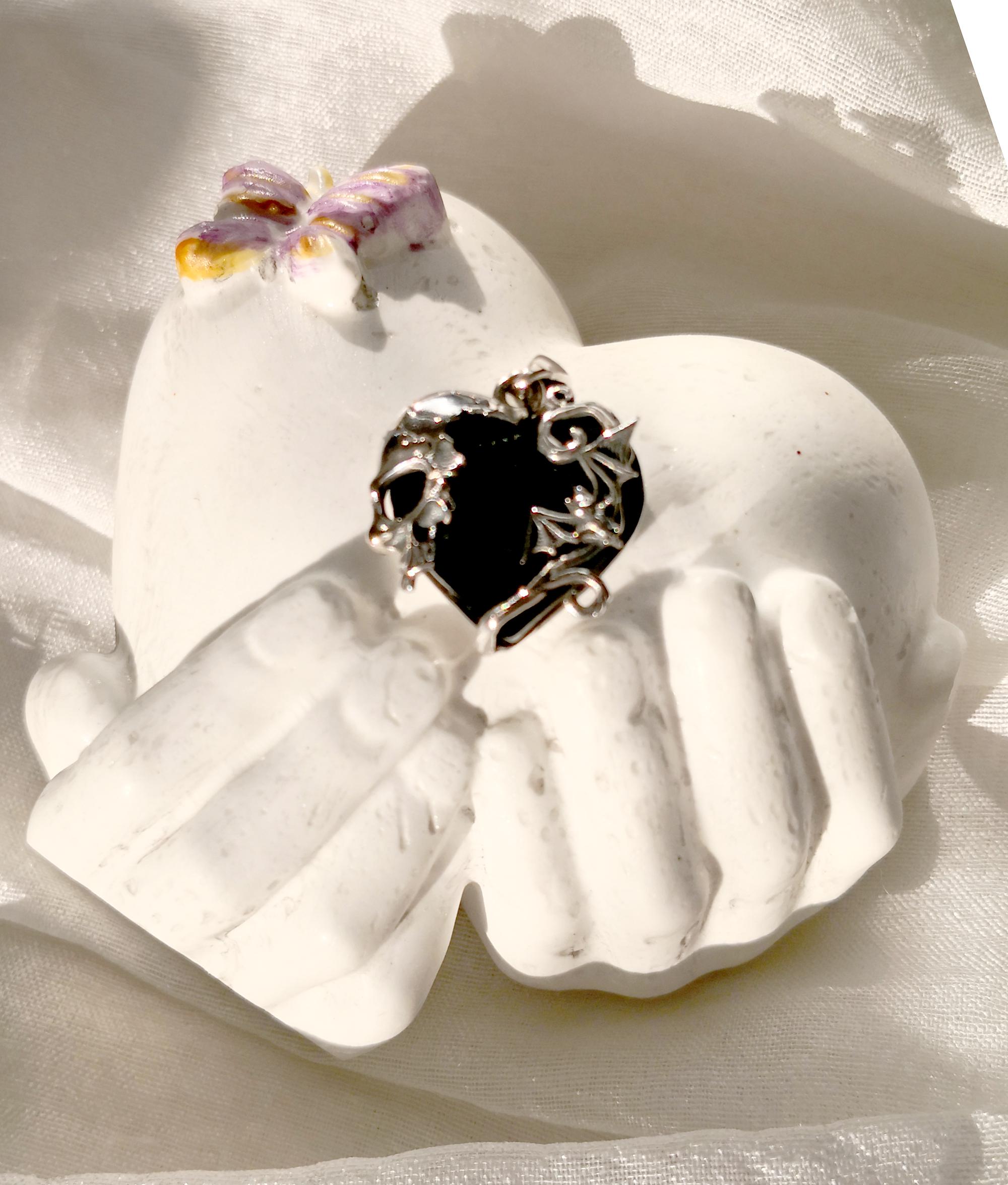 Schwarzer Herzanhänger mit Totenkopf & Fledermaus | Mystischer Schmuck – Bild 6