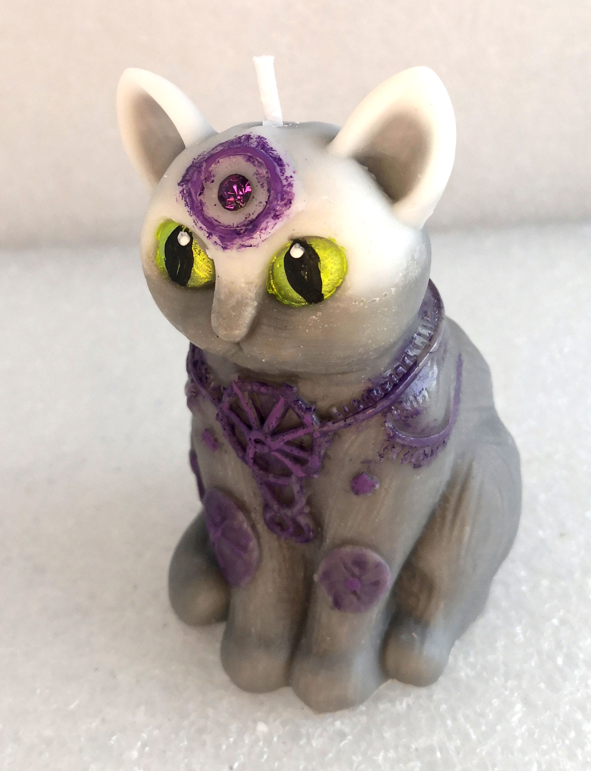 Zauberkatze „Runa“ – Hüterin der alten Zeichen-Katze-mit-Pentagramm
